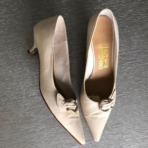 Salvatore ferragamo cream size 6